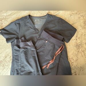Figs Lg 1 pocket top with Lg jogger pants